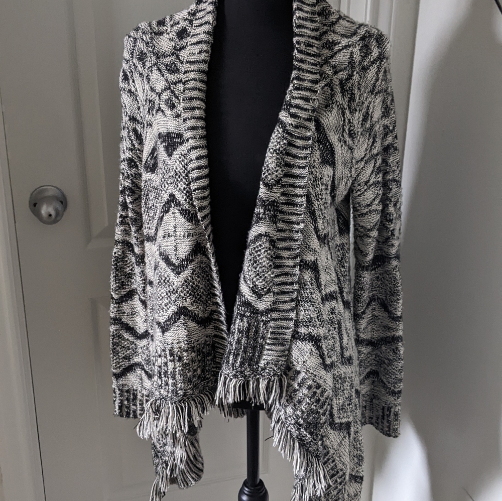 Romeo + Juliet black and white fringe open front cardigan, size small